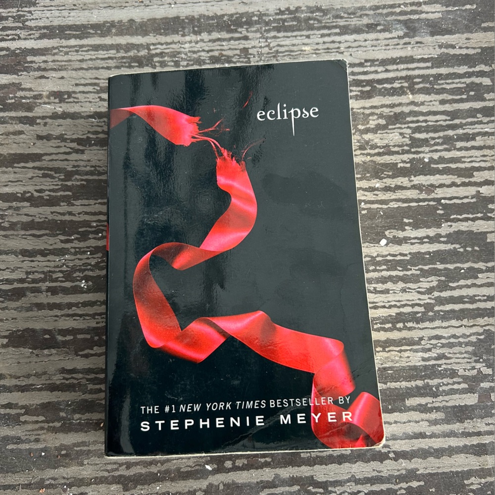Eclipse by Stephenie Meyer Book